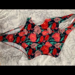 Swimsuit one shoulder